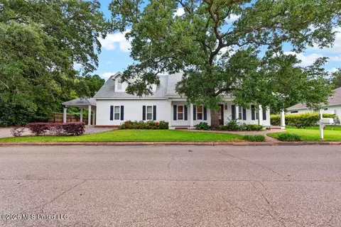 125 Espy Ave, Pass Christian, MS 39571