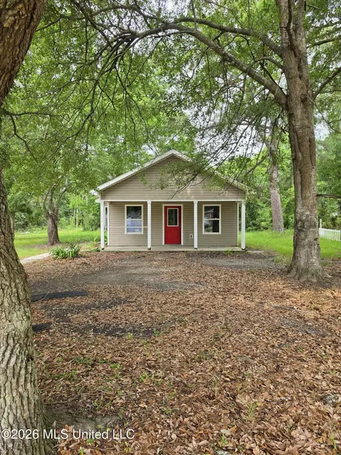 12099 Highland Ave, Gulfport, MS 39503