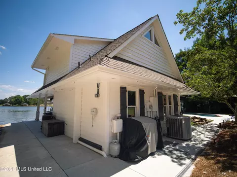 Exterior - 166 Bridgewater Dr, Madison, MS 39110 photo 6 of 7