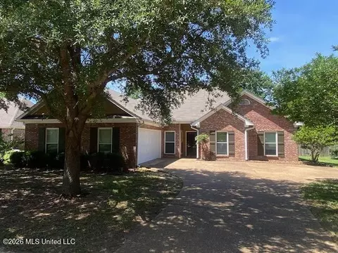 129 Middle Field Dr, Canton, MS 39046