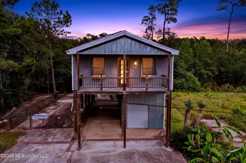 43 Fiber St, Bay Saint Louis, MS 39520