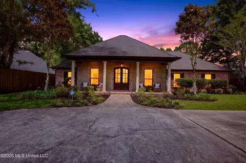 3302 Government St, Ocean Springs, MS 39564