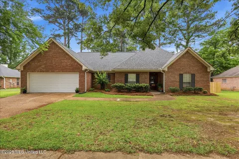457 Shadowood Dr, Ridgeland, MS 39157
