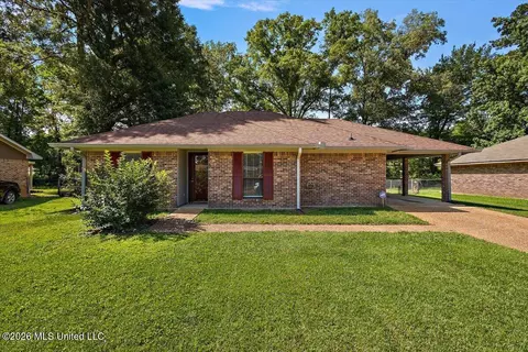 617 Randall Cir, Pearl, MS 39208
