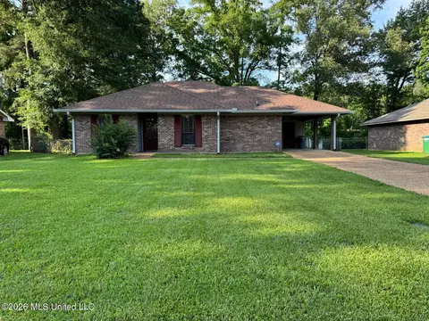 617 Randall Cir, Pearl, MS 39208