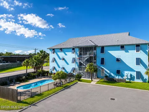 699 Dunbar Ave #303, Bay Saint Louis, MS 39520