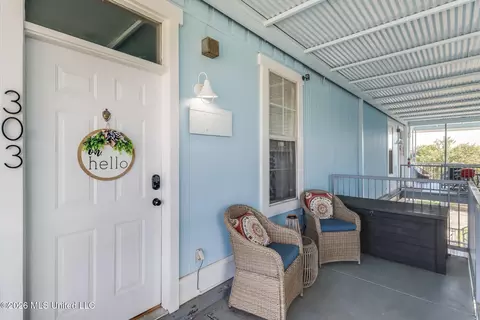 699 Dunbar Ave #303, Bay Saint Louis, MS 39520