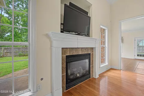 Living - 704 Shadow View Dr, Hernando, MS 38632 photo 4 of 6