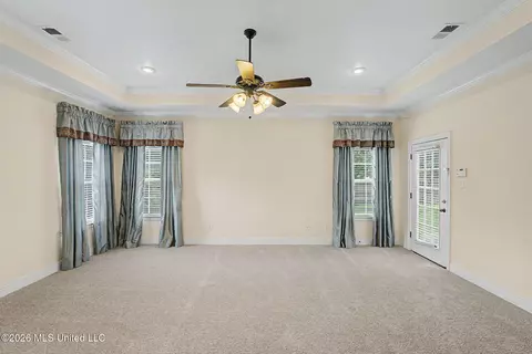 Living - 704 Shadow View Dr, Hernando, MS 38632 photo 5 of 6