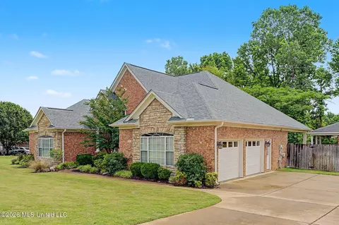 Exterior - 704 Shadow View Dr, Hernando, MS 38632 photo 4 of 9