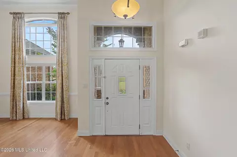 Entry Way - 704 Shadow View Dr, Hernando, MS 38632 photo 2 of 4