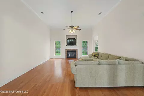 Living - 704 Shadow View Dr, Hernando, MS 38632 photo 1 of 6