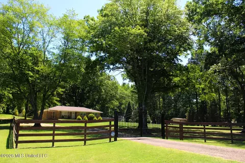 2934 Red Banks Rd, Byhalia, MS 38611