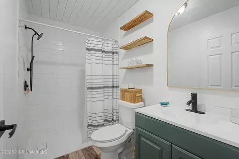 Bath - 66 S Robertson Rd, Hernando, MS 38632 photo 3 of 5