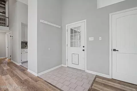 Entry Way - 66 S Robertson Rd, Hernando, MS 38632 photo 1 of 4
