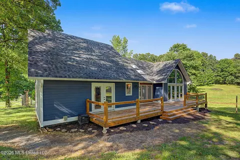 Exterior - 66 S Robertson Rd, Hernando, MS 38632 photo 2 of 7