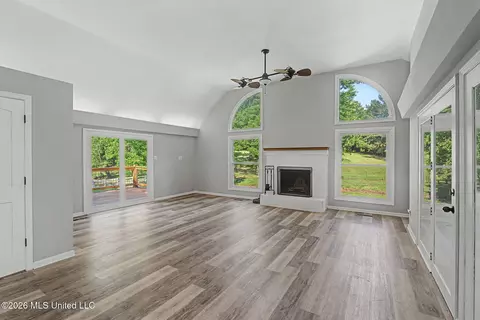 Living - 66 S Robertson Rd, Hernando, MS 38632 photo 1 of 2
