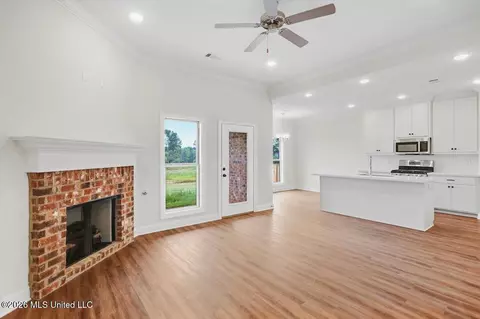 Living - 704 Kathleen Dr, Canton, MS 39046 photo 2 of 3