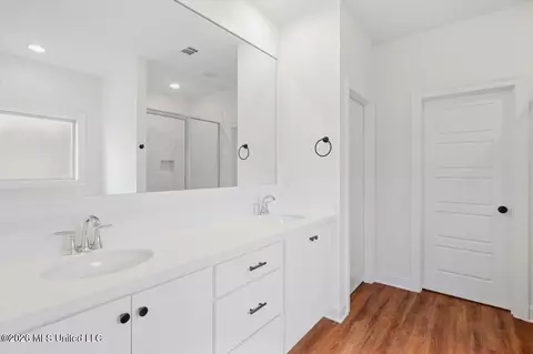 Bath - 704 Kathleen Dr, Canton, MS 39046 photo 1 of 3