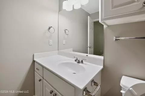 Bath - 1127 Oak Glen Pl, Jackson, MS 39212 photo 1 of 4