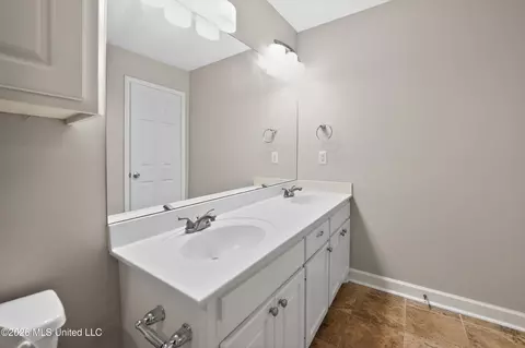 Bath - 1127 Oak Glen Pl, Jackson, MS 39212 photo 2 of 4