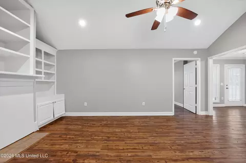 Living - 1127 Oak Glen Pl, Jackson, MS 39212 photo 3 of 10