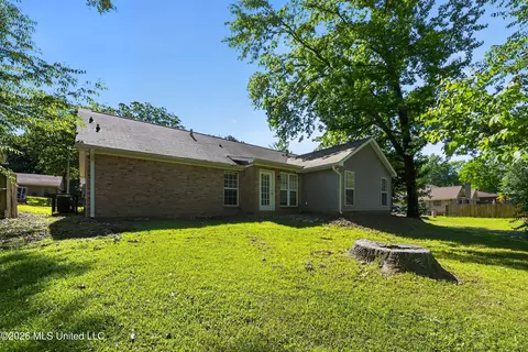 Exterior - 1127 Oak Glen Pl, Jackson, MS 39212 photo 3 of 3