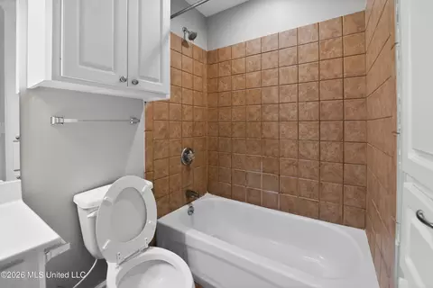 Bath - 1127 Oak Glen Pl, Jackson, MS 39212 photo 4 of 4