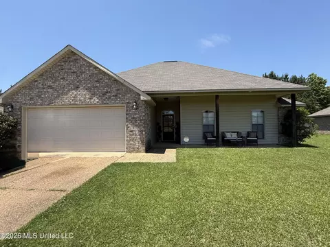 476 Parker Dr, Byram, MS 39272