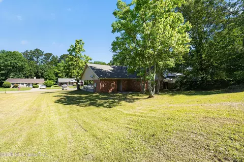 Exterior - 4253 Cypress Dr, Jackson, MS 39212 photo 2 of 4