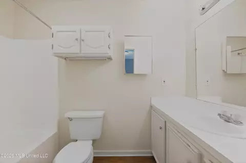 Bath - 4253 Cypress Dr, Jackson, MS 39212 photo 1 of 4