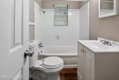 Bath - 1439 Gibralter Dr, Jackson, MS 39204 photo 2 of 2