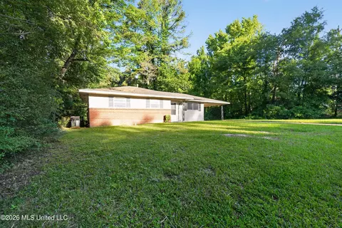 Exterior - 1439 Gibralter Dr, Jackson, MS 39204 photo 3 of 4