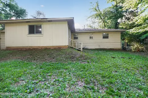 Exterior - 1439 Gibralter Dr, Jackson, MS 39204 photo 2 of 4