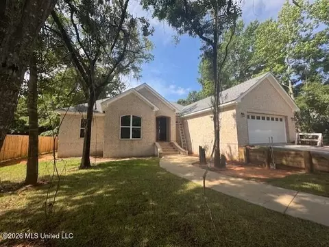 8913 Mermaid Ave, Ocean Springs, MS 39564