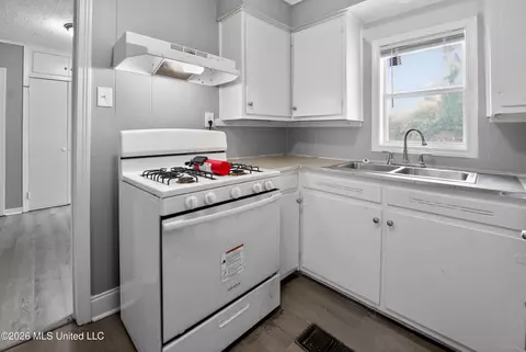 Kitchen - 609 Belvedere Rd, Jackson, MS 39206 photo 3 of 3