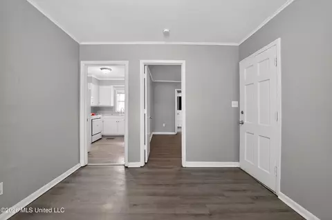 Entry Way - 609 Belvedere Rd, Jackson, MS 39206 photo 5 of 5