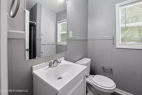Bath - 609 Belvedere Rd, Jackson, MS 39206 photo 2 of 4