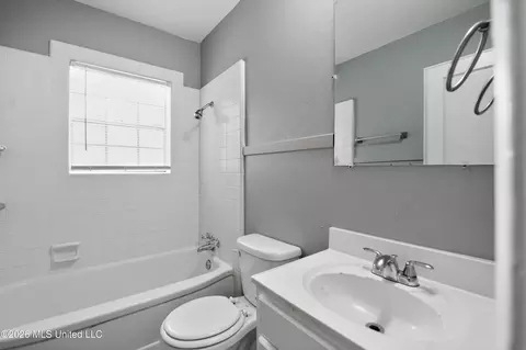 Bath - 609 Belvedere Rd, Jackson, MS 39206 photo 1 of 4
