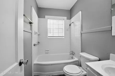 Bath - 609 Belvedere Rd, Jackson, MS 39206 photo 4 of 4