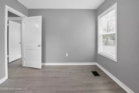 Entry Way - 609 Belvedere Rd, Jackson, MS 39206 photo 3 of 5