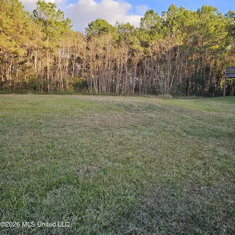 6010 Crescent Shore Dr, Biloxi, MS 39532