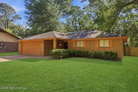 170 W Woodcrest Dr, Jackson, MS 39212