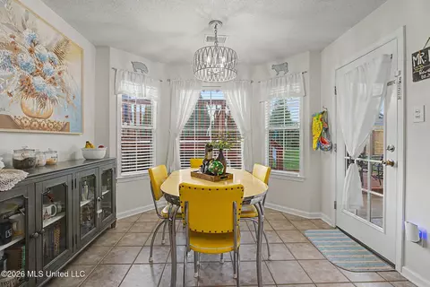Dining - 1262 Greenwich Dr, Hernando, MS 38632 photo 2 of 2