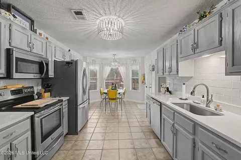 Kitchen - 1262 Greenwich Dr, Hernando, MS 38632 photo 2 of 2