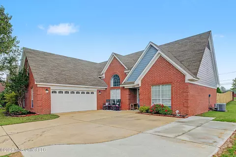 Exterior - 1262 Greenwich Dr, Hernando, MS 38632 photo 4 of 7