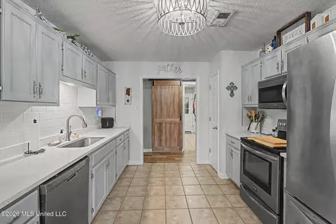 Kitchen - 1262 Greenwich Dr, Hernando, MS 38632 photo 1 of 2