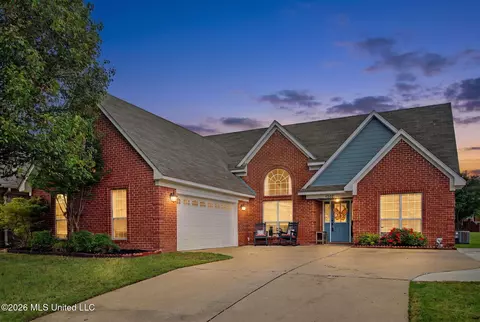Exterior - 1262 Greenwich Dr, Hernando, MS 38632 photo 2 of 7