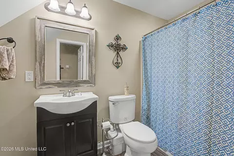 Bath - 1262 Greenwich Dr, Hernando, MS 38632 photo 4 of 4