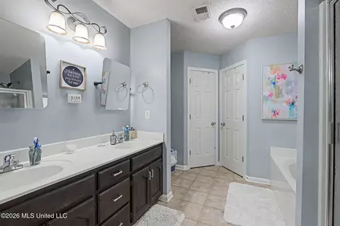 Bath - 1262 Greenwich Dr, Hernando, MS 38632 photo 1 of 4